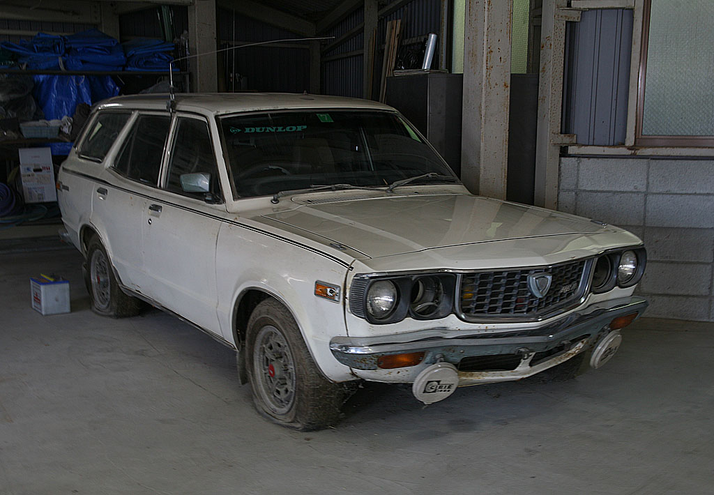 マツダ　三輪　書類なし　部品取り　売り切ります　引取り限定 マツダ T2000 TVA32S 昭和レトロ 旧車 オート三輪 ユニック付き 当時物